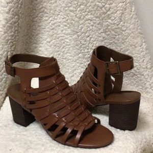 VERY VOLATILE STRAPPY,CHUNKY HEEL LEATHER CARMEL SHOES SZ 6